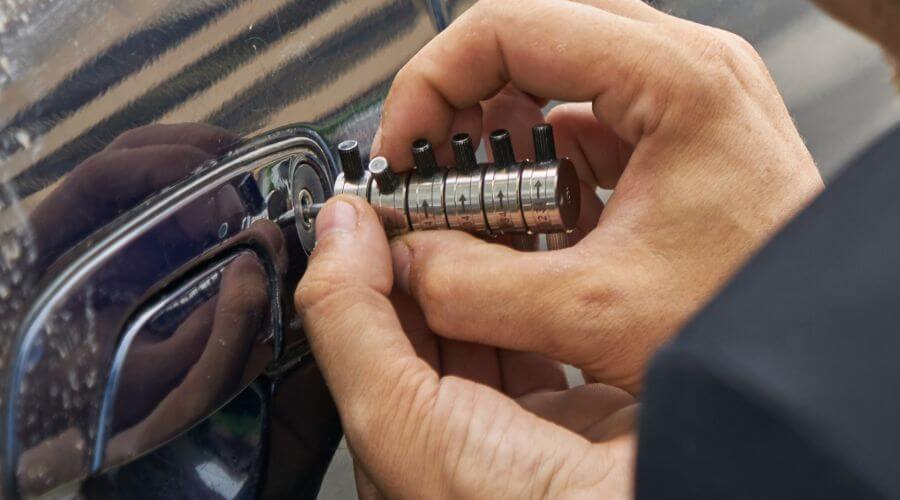 Professional gutter cleaning in Coldwater, KS